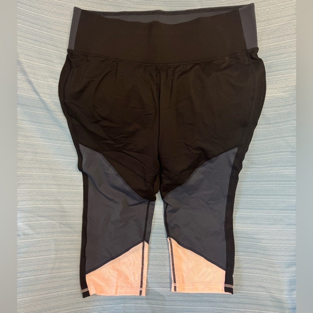 LIVI Active Capri Leggings Plus Size 18/20
